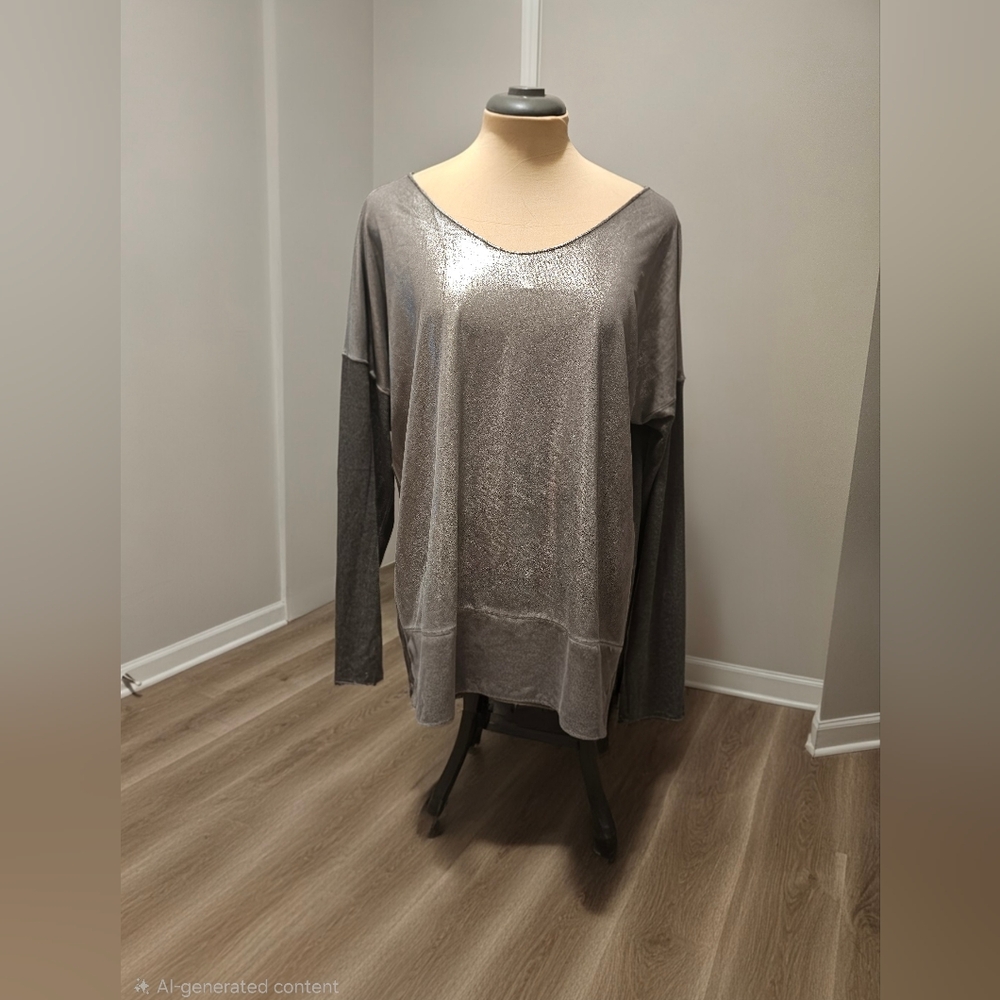 Tempo Paris Oversized Shimmering Grey Women's Top Sz M/L